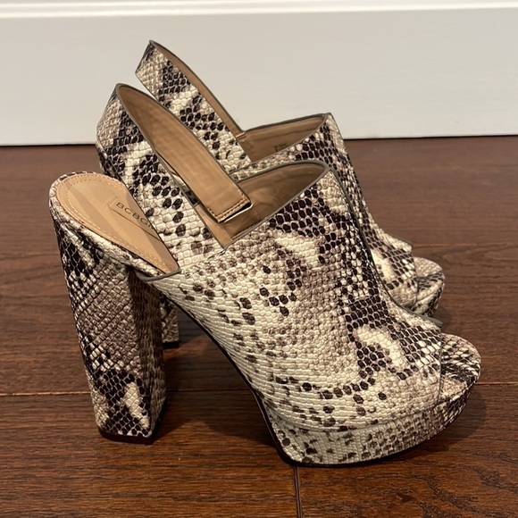 Bcbg MaxAzria Women’s Snakeskin Peep Toe Platform Sandals Size 8.5 - Picture 3 of 7